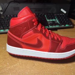 Jordan 1 Mid SE Shoes