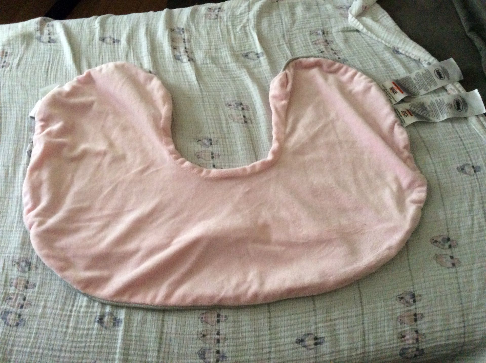 Boppy pillow cover like new pink