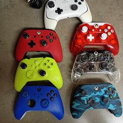 Lot of 7 Xbox Controllers (6 for Xbox one & 1 For Series X/S) For Parts or Repair.