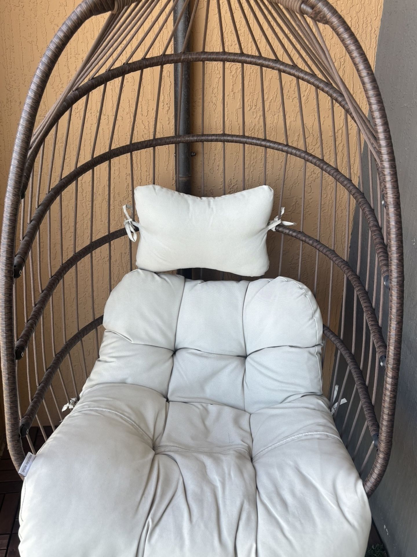 Egg Chair With Cushions