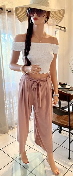 Adorable baggy, mauve crop pants with tie string (M)