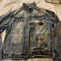 New Men’s Patched Denim Jacket size medium 