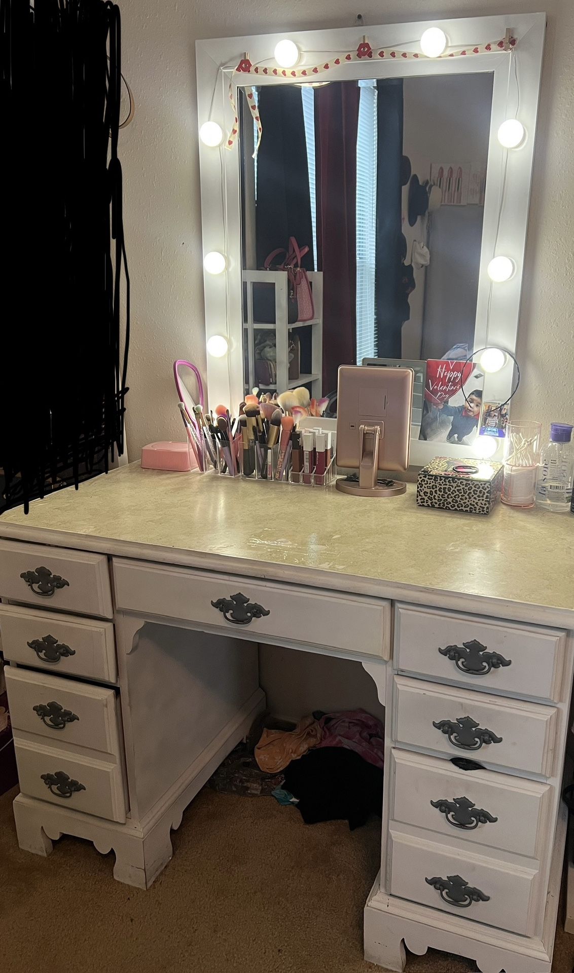 Vanity $60Y Silla $50