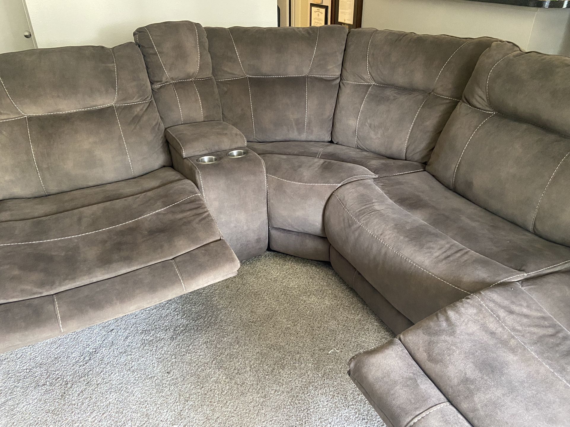 Sectional Sofa / Recliners