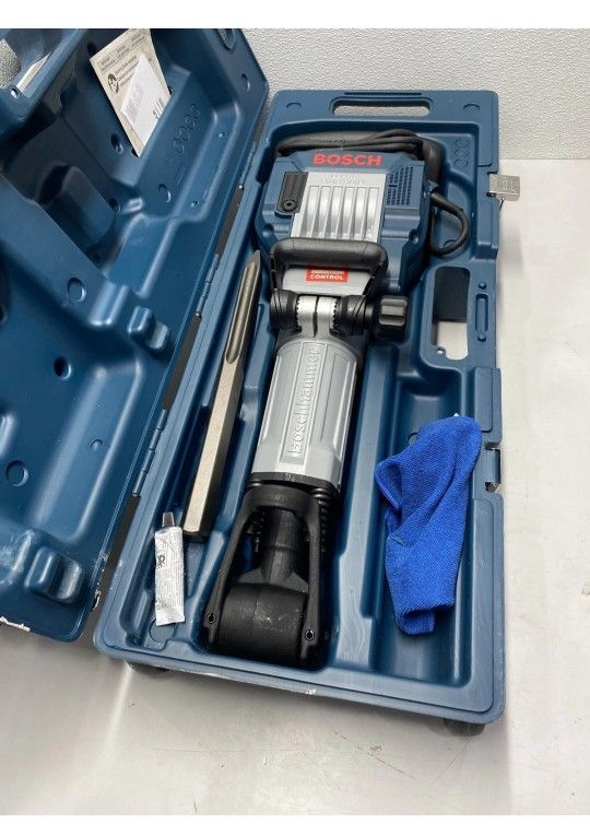 Bosch 15 Amp 1-1/8 in. Corded Concrete Electric Hex Breaker Hammer Kit with Hard Carrying Case with Wheels Brand New