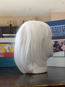 Short white bob wig