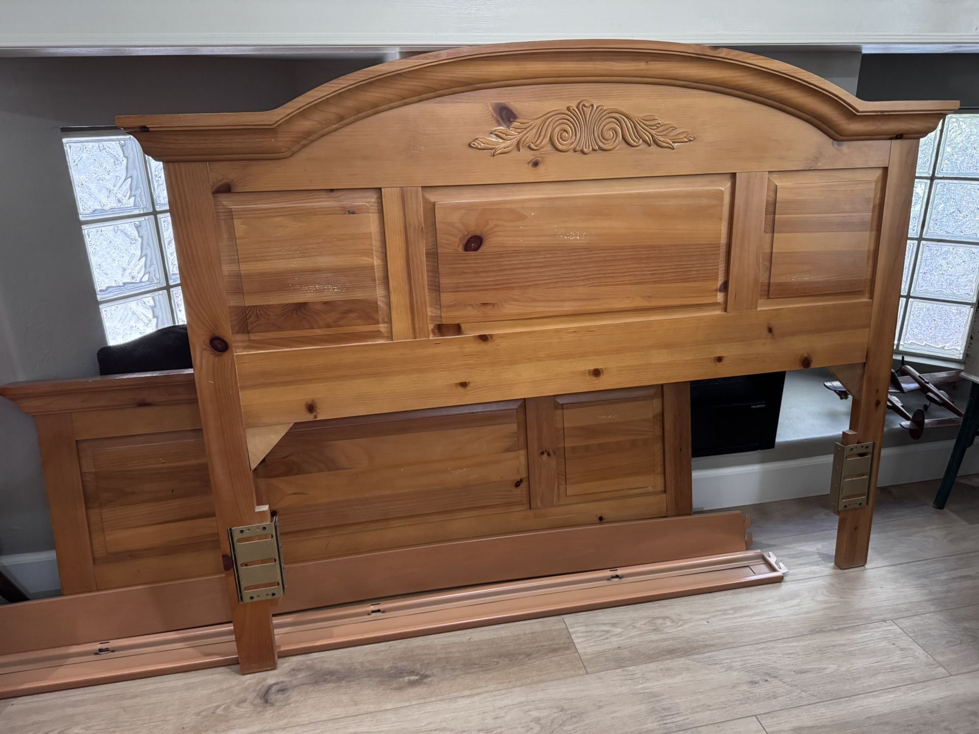Broyhill Fontana Queen Bed And Dresser