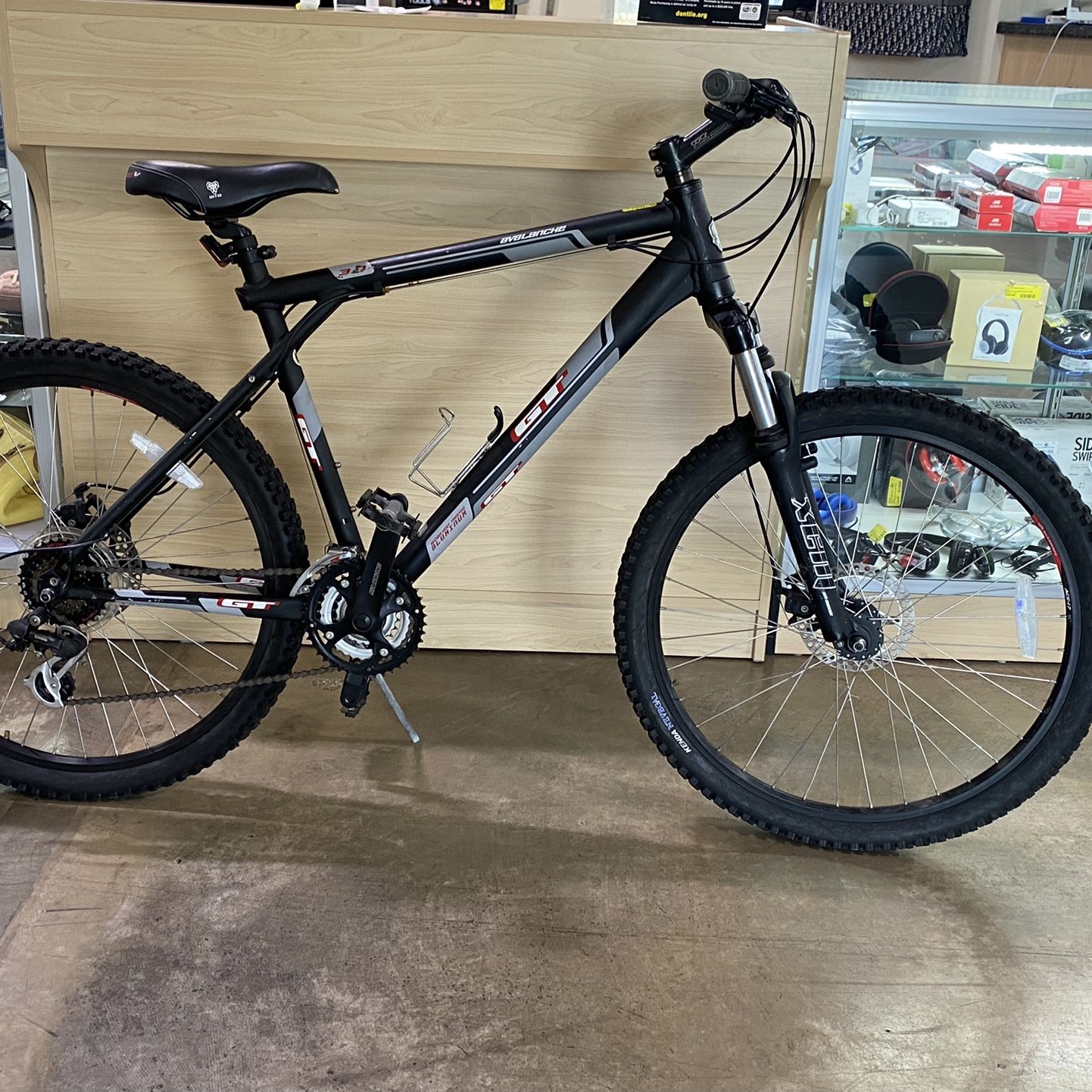 GT Avalanche 3.0 Mountain Bike for Sale in Tampa FL OfferUp