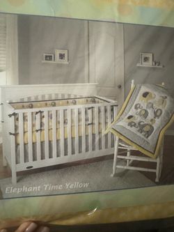 Crib bedding set