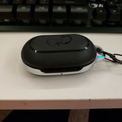 Samsung​ Bud+ Charging Case With Case