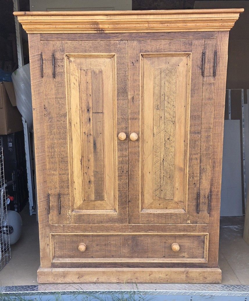 Cabinet Armoir Hutch