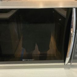 1100 Watt Emerson Microwave/Grill Combo