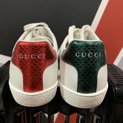 Gucci - WOMEN'S ACE SNEAKER WITH BEE - Size 38.5