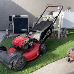 CRAFTSMAN M220 21-in Gas Self-propelled lawn mower with 150-cc Briggs and Stratton Engine