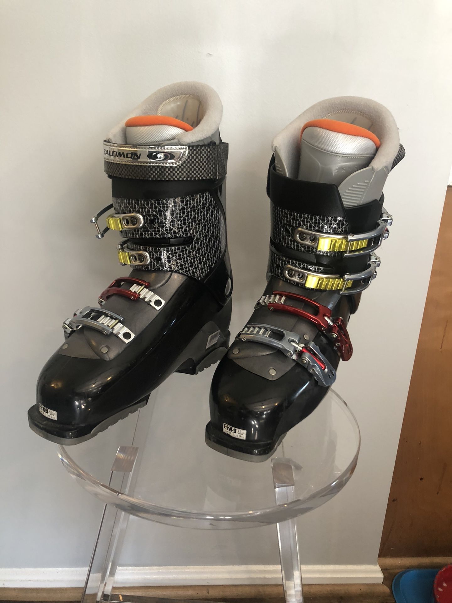 Men’s Salomon Ski Boots - size 9.5