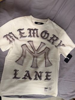 Memory Lane White Graphic T-Shirt Size Small