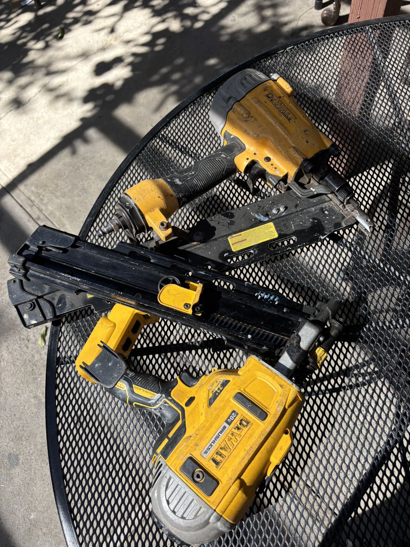 Postolas 2 Pistols Dewalt