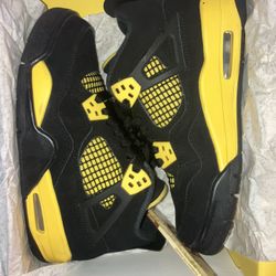 Air Jordan 4 Retro Thunder