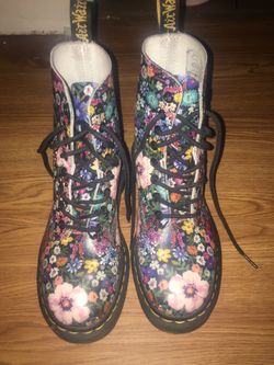 Doc Martins Flower patter size 5