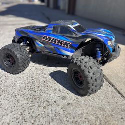 Traxxas maxx V2 W/ Charger And Battery