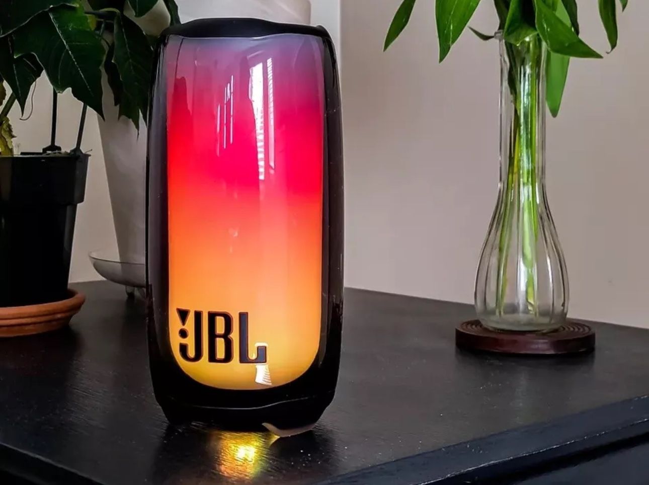 JBL Pulse 5 portable bluetooth led color changing speaker