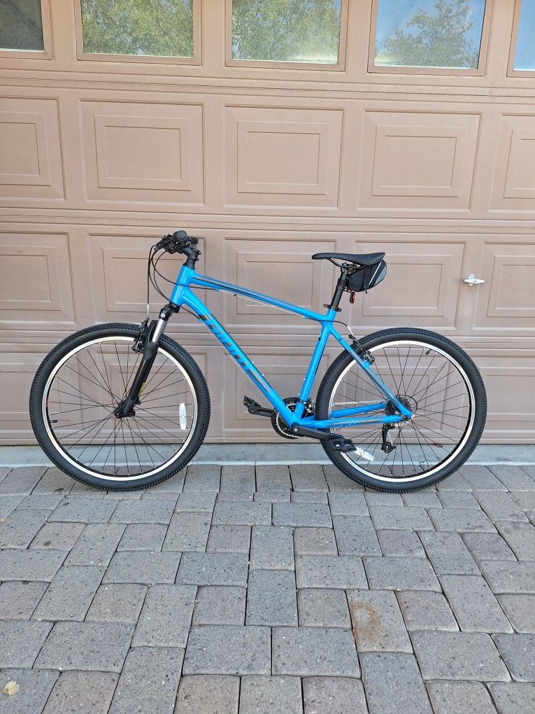 GIANT ATX 3 MOUNTAIN BIKE 27.5 INCH LIKE NEW ( CHECK MY OTHER BIKES)