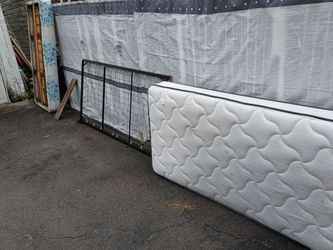 Twin size bedframe
