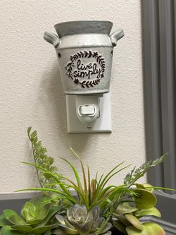 Scentsy new without box Live Simply Ceramic Wax Warmer Plugin