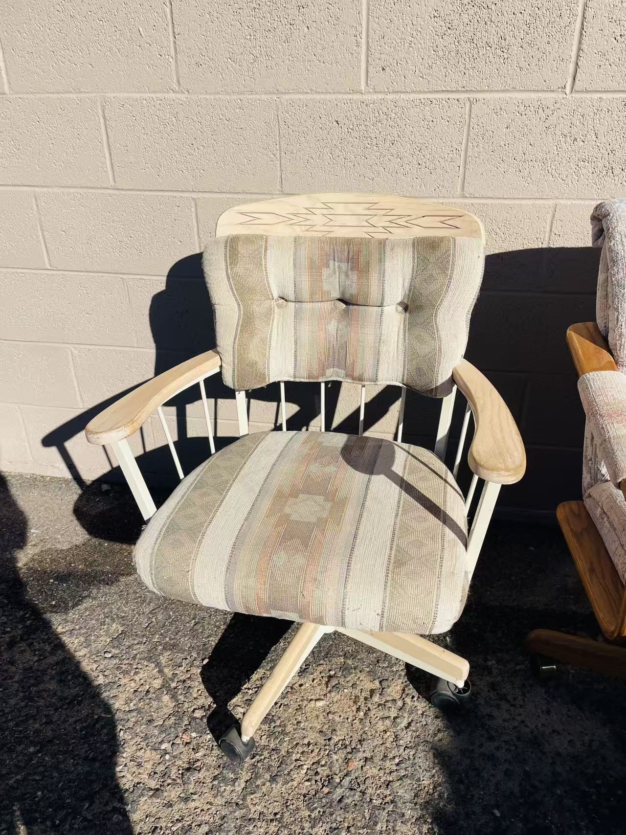 Vintage Wood Swiveling Dinning Chair
