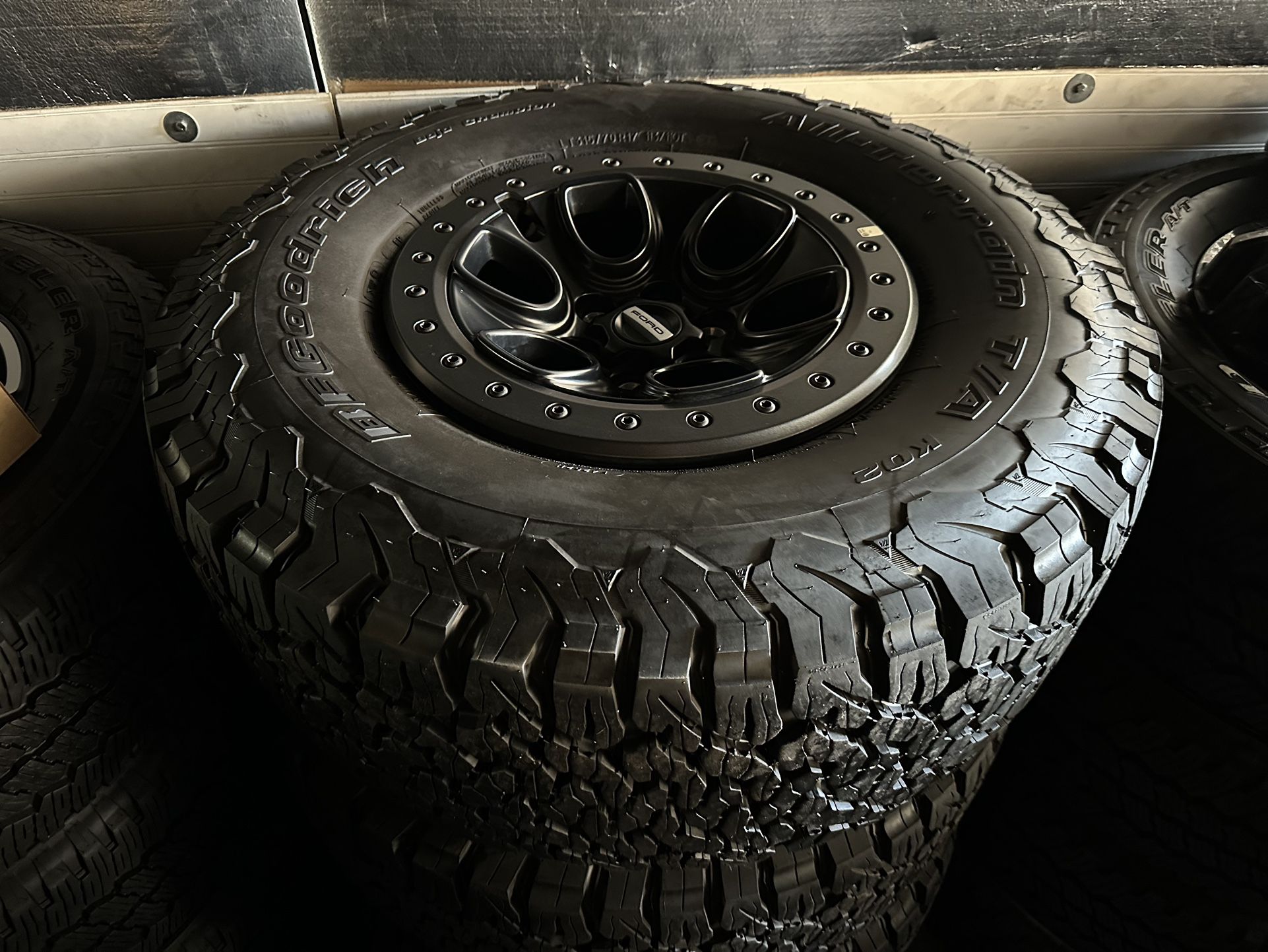 2024 Ford Raptor Bead Lock 17 Inch Rims And Tires 