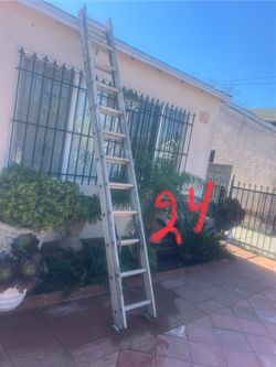 Escalera de 24 pies de aluminio