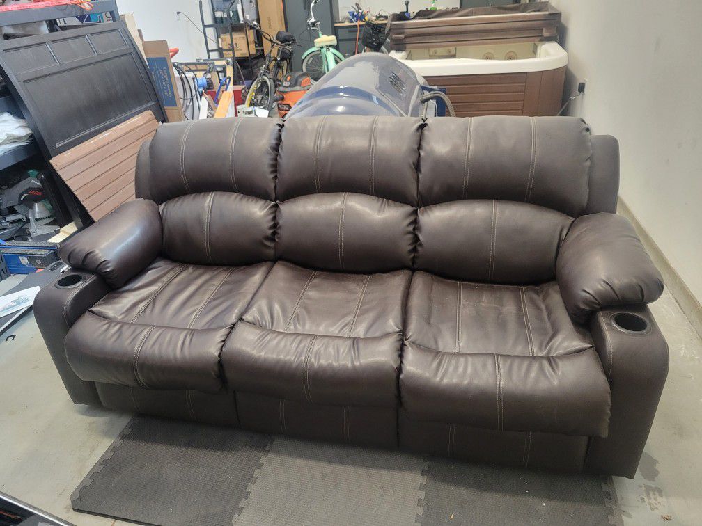 3-seat Couch W/ Cup Holders