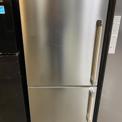 Beko 30" Freezer Bottom Stainless Steel Refrigerator with Auto Ice Maker (Left Hinge) BFBF3018SSIML