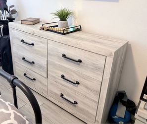6-Drawer Light Oak Dresser