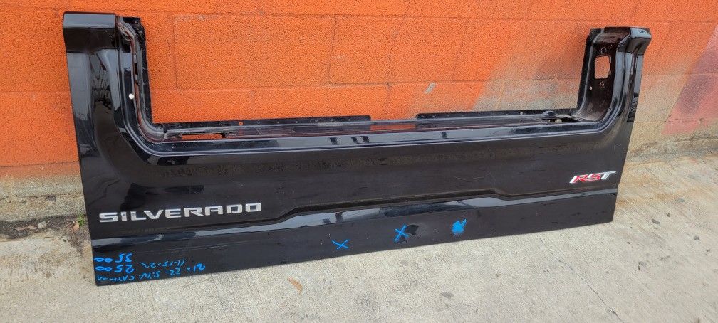 2020 Silverado 2500 Tail Gatte