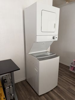 Whirlpool Electric Stacked Laundry Machine