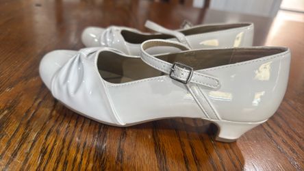 Children’s Place Size 3 White Shoes For Girls