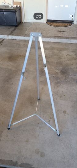 Painting pedestal, set of 2 $ 40