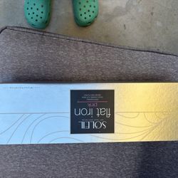 Solely Flat Iron Black