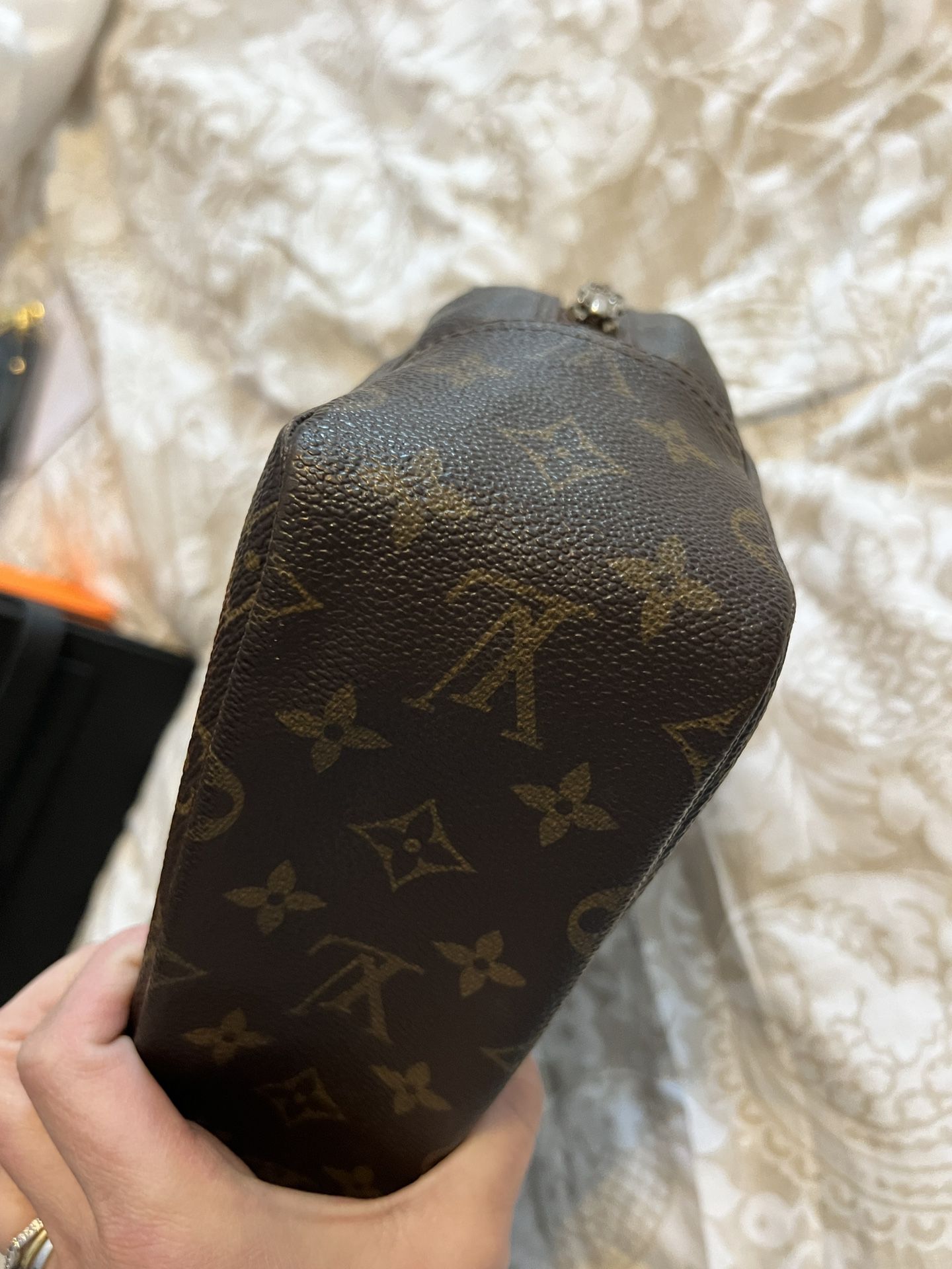 LV Passport Wallet for Sale in Leominster, MA - OfferUp