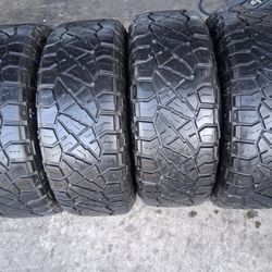 4 used Tires 285/70r17 nittos 🤑free Installation and balance ‼️ 👌 80% tread 