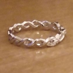 BRAND NEW IN PACKAGE LADIES STERLING SILVER TWISTY WEAVE ETERITY BAND SIZE 7 SILVER RING 