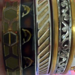 4 Cuff Braclets.... Vintage. Nice! 
