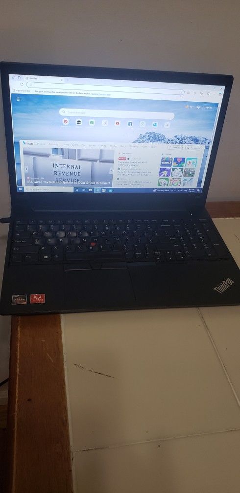 Lenovo ThinkPad E585 AMD Ryzen 3 2200u 2.50 GHz Webcam 256 SSD 8Gig Ram