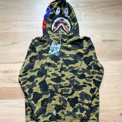 A Bathing Ape Zipup Camo SIZE MEDIUM