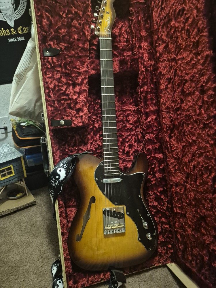 FENDER ELECTRIC GUITAR