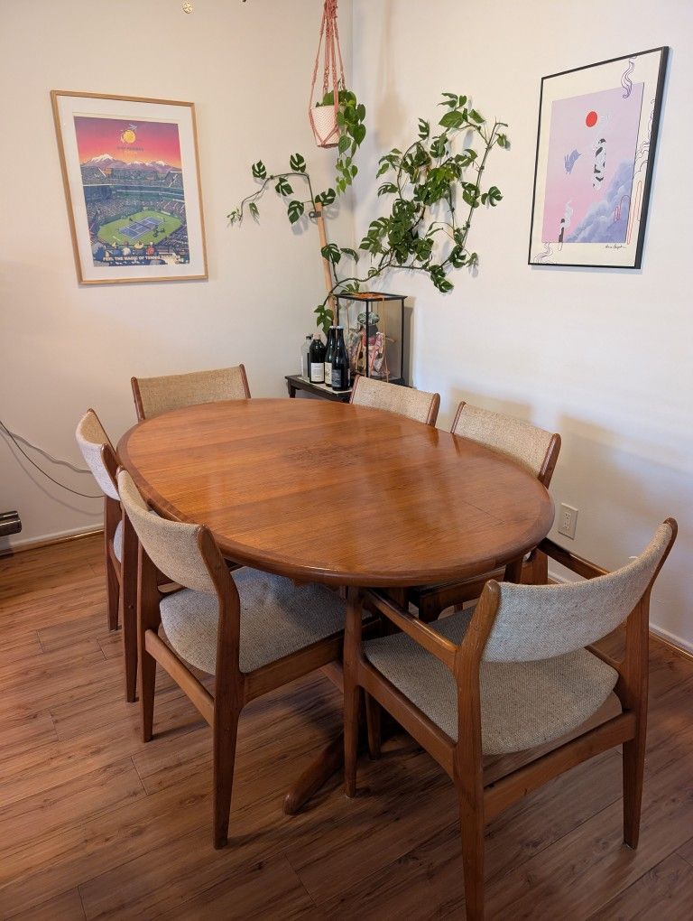 Mid-Century Modern Dining Table and Chairs