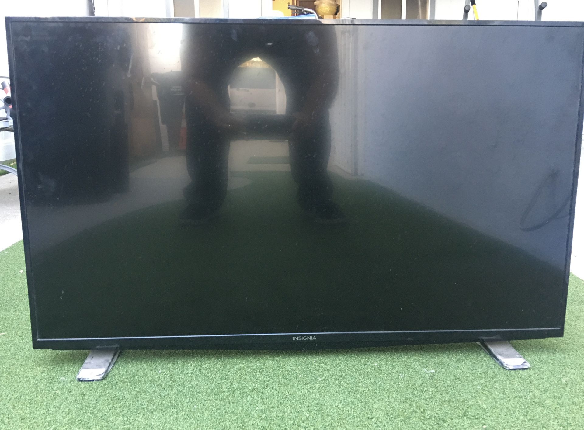 40” Insignia TV With Remote 