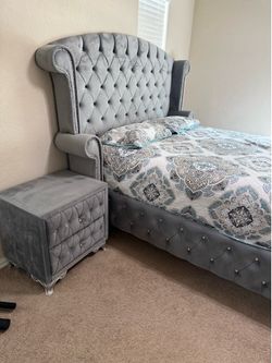 Queen Bedroom Set – Like New!
