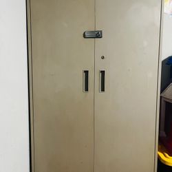 4 Steelcase Cabinets for Sale in Irving, TX (75063) - Negotiable - $275 (IRVING, TEXAS)